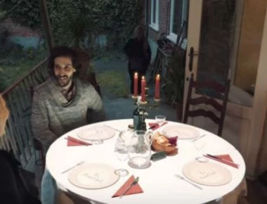 Δείτε τί επινόησε ένα εστιατόριο μέχρι να σερβιριστεί το φαγητό στους πελάτες (βίντεο)